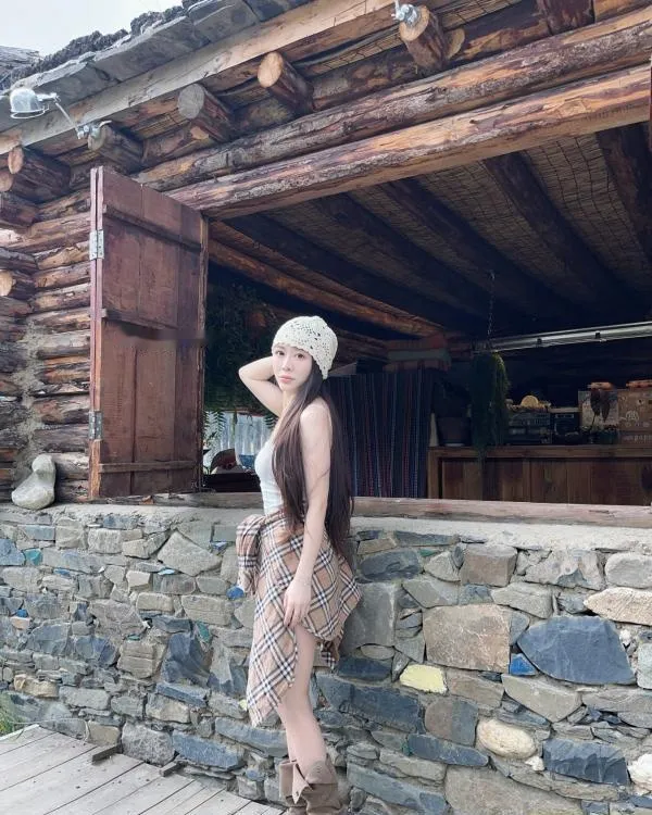 肤白高挑长腿颜值妹子