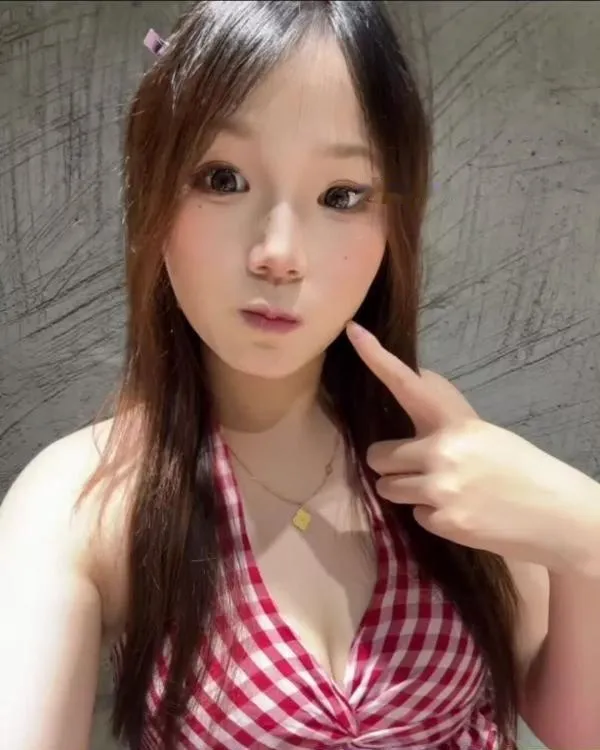 肤白滑嫩D奶嫩妹