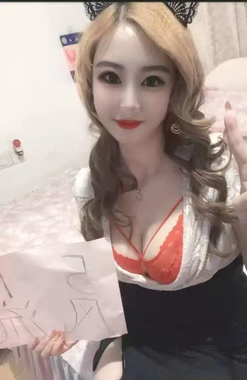 会玩的大胸骚货