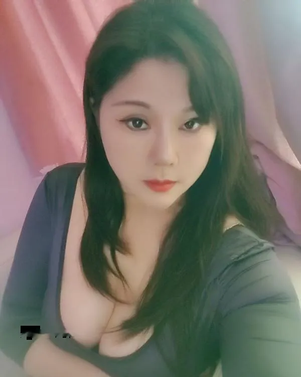 C胸翘臀泄火小少妇