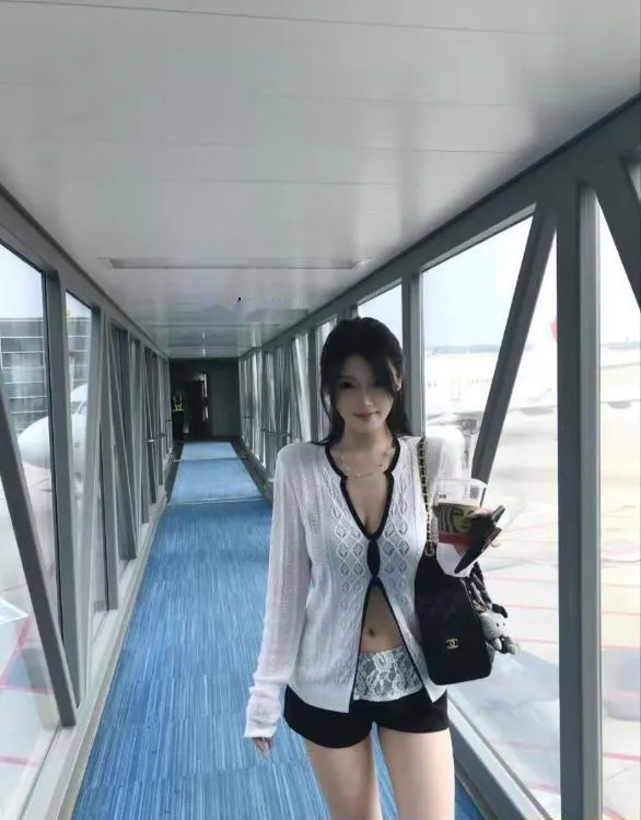 大胸多汁性感彤彤