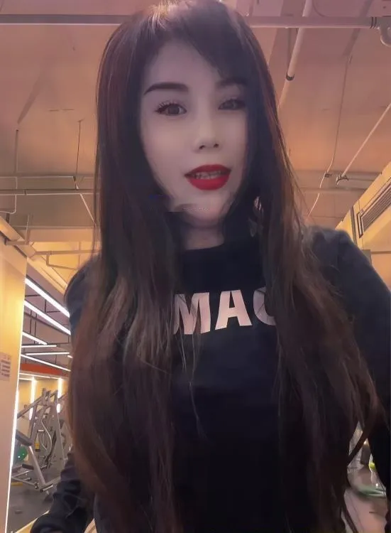 爱健身的大奶熟女