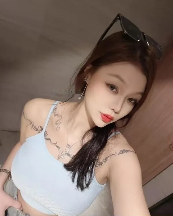 气质优雅大胸朵朵