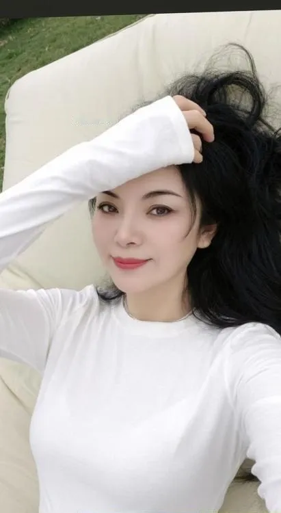 白净兼职人妻少妇