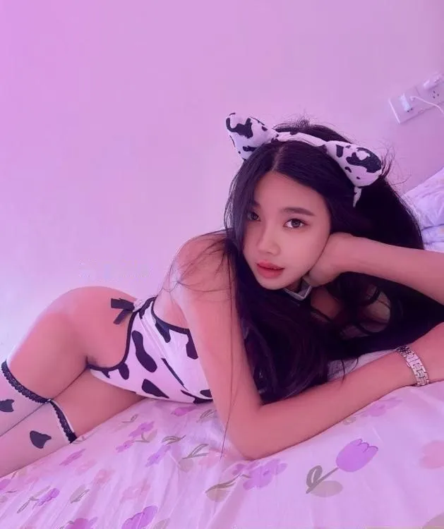 武候零零后巨乳老师