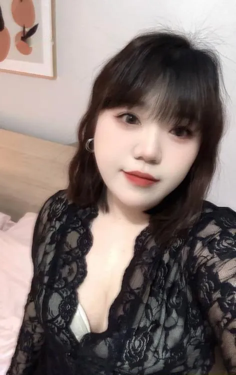 下沙梨形身材粘人精