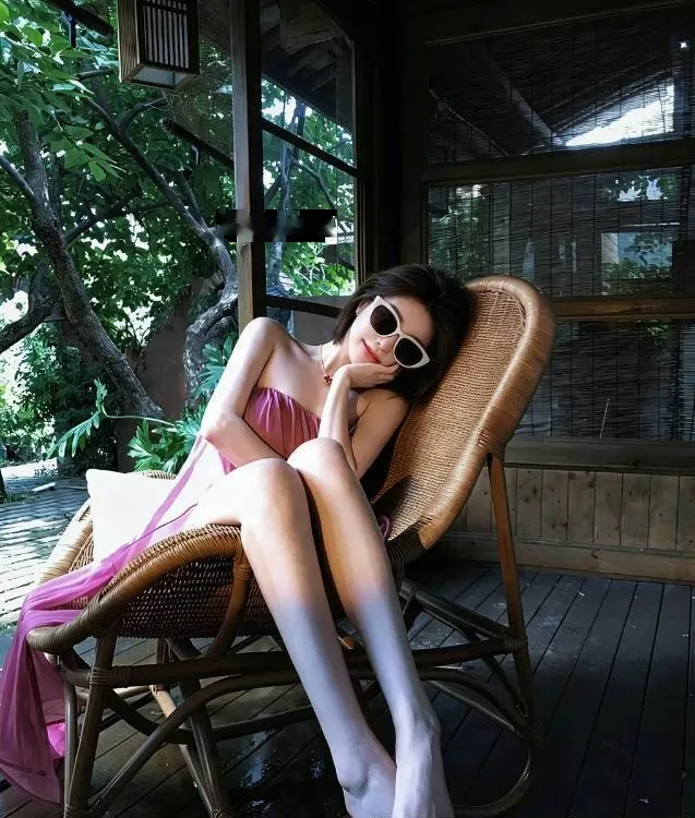 颜值反差清纯小欲女