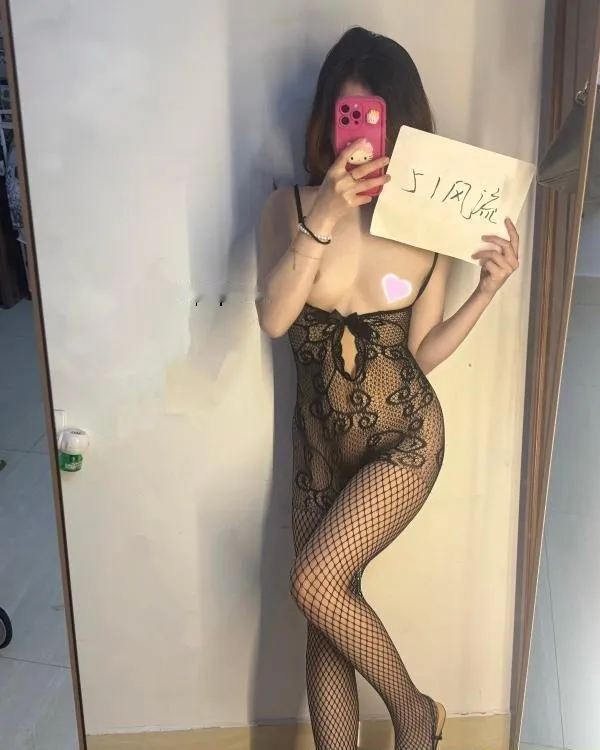 园区丝足少妇