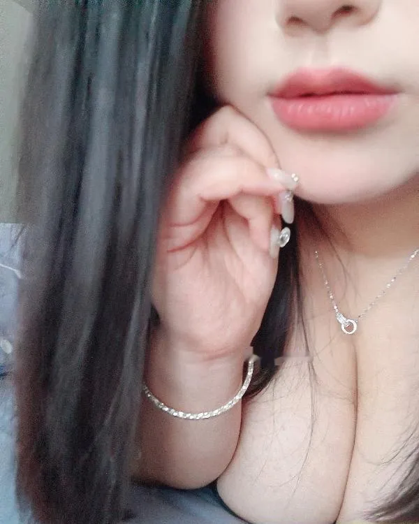 丰满巨乳小姐姐