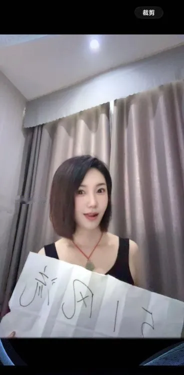 卖化妆品的小姐姐