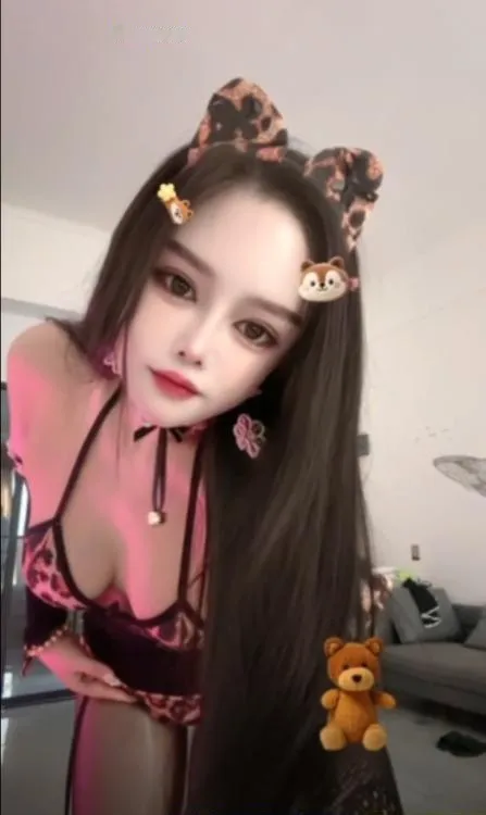 湿吻性感御姐