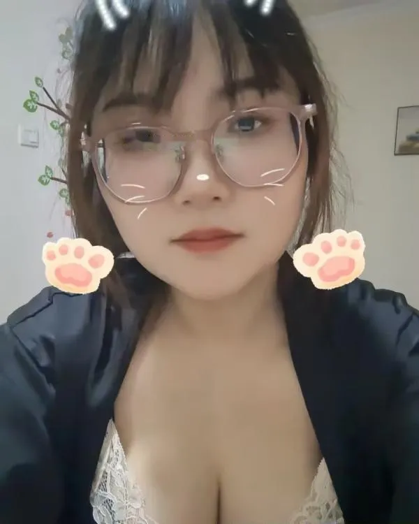 蜀山二刷D胸眼睛妹