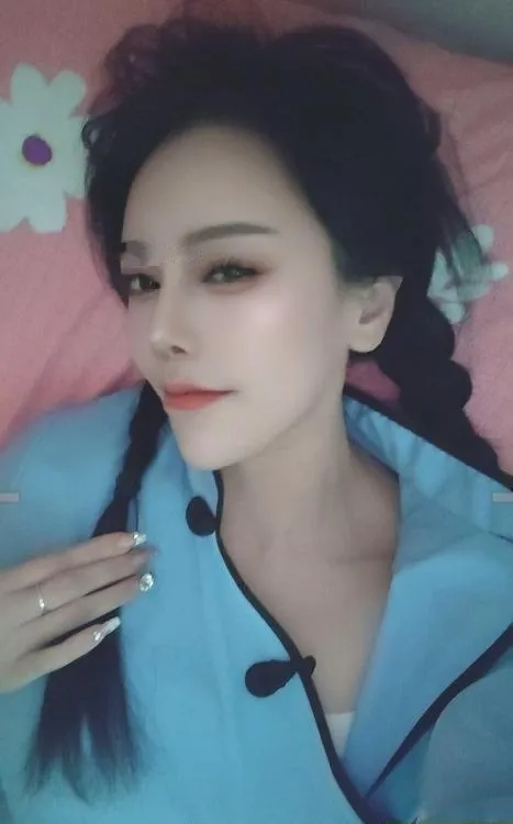 天河潭村爆乳气质美女