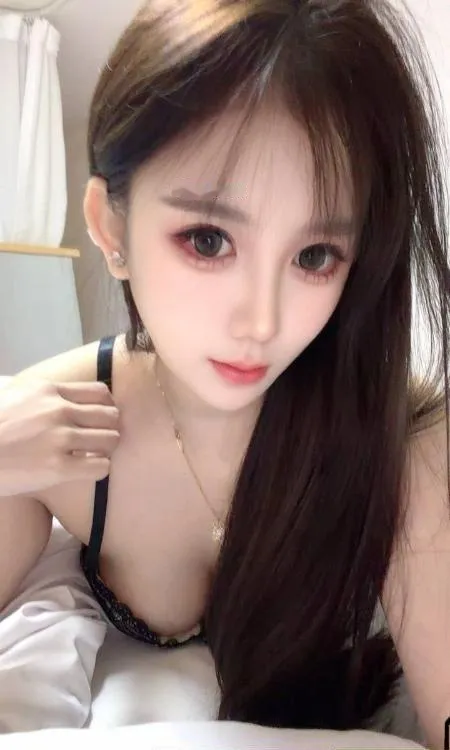 坂田舌吻美女小小鱼