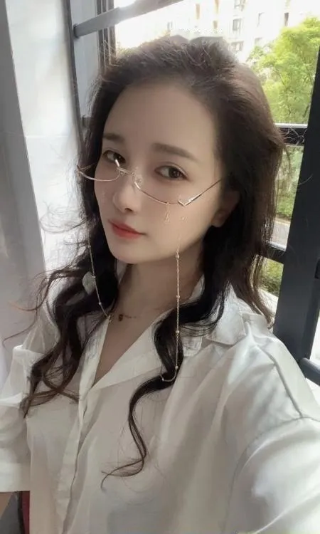 金牛性感眼镜少妇小玉
