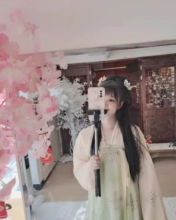 嫩妹小爱