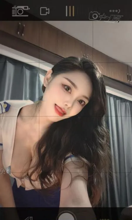 南山真情胸气质风骚女