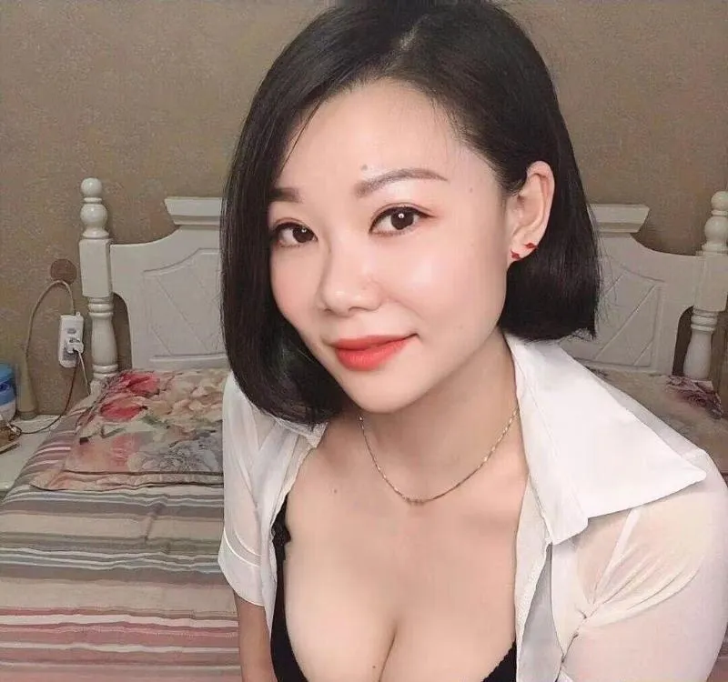 静安妩媚风韵熟女