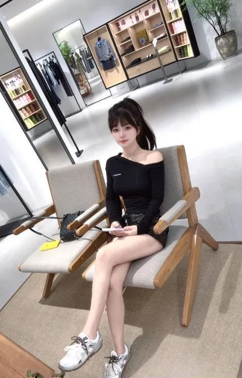 身材苗条肤白小希