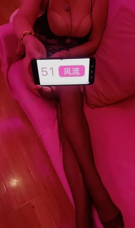 黑丝大奶御姐