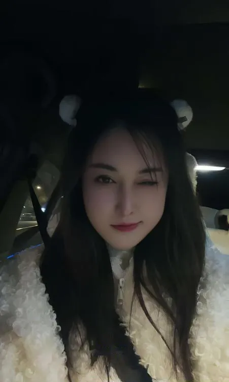 黑丝长腿乐儿
