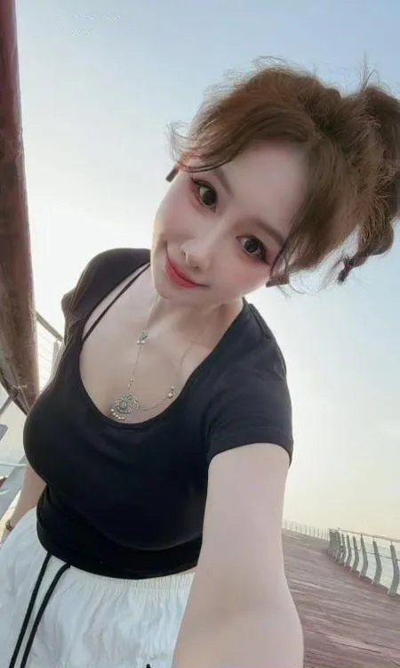 肤白胸大骚妇