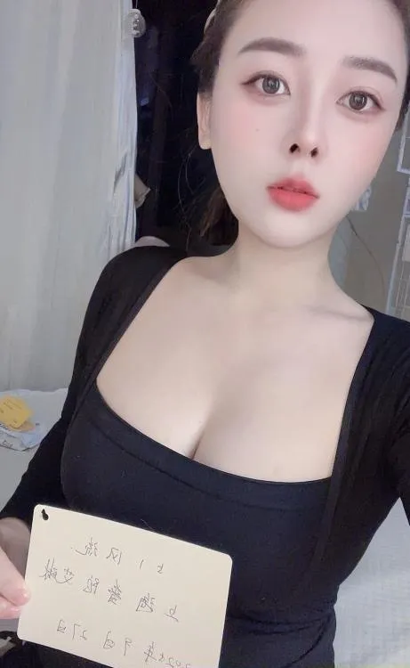 短发御姐艾琳