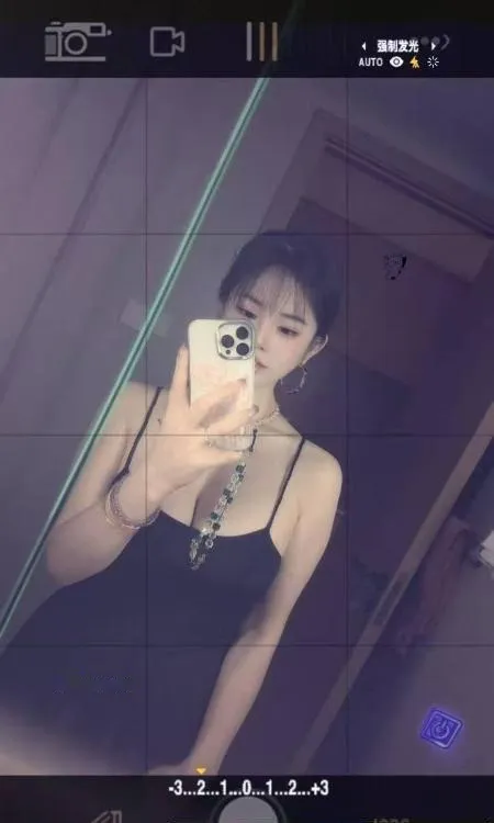 尹山湖骚穴御姐