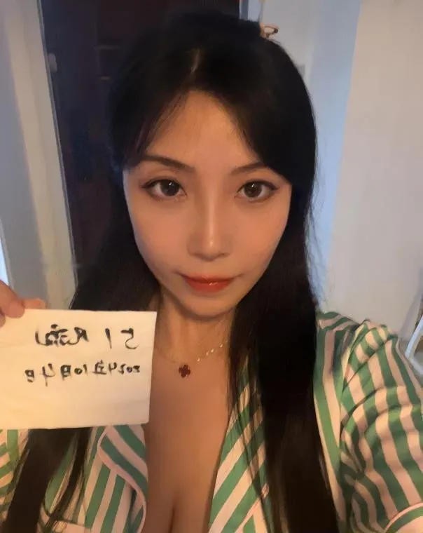 甜美性感小橙子