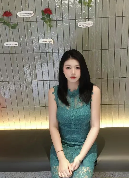 福田长腿大胸嫩妹