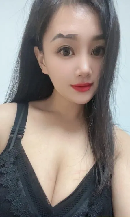 大胸高个御姐