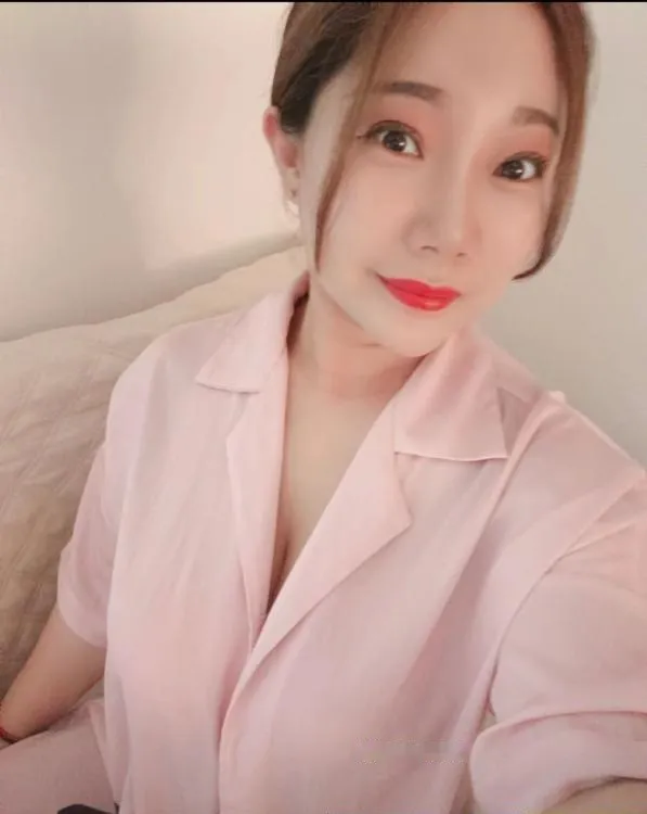 大奶骚货配角
