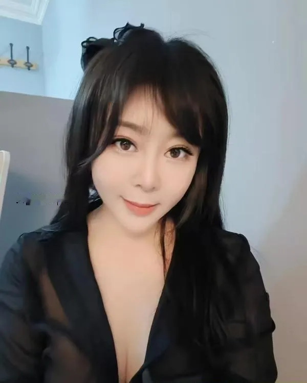 会喷水的小姐姐