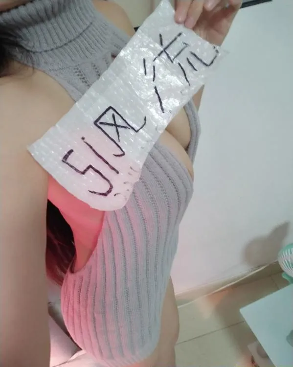 美腿美胸小琪