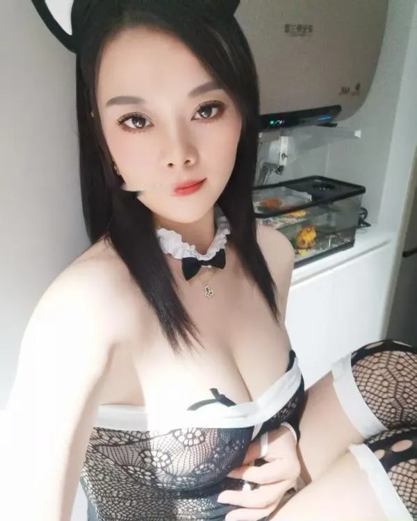 性感轻熟朵朵