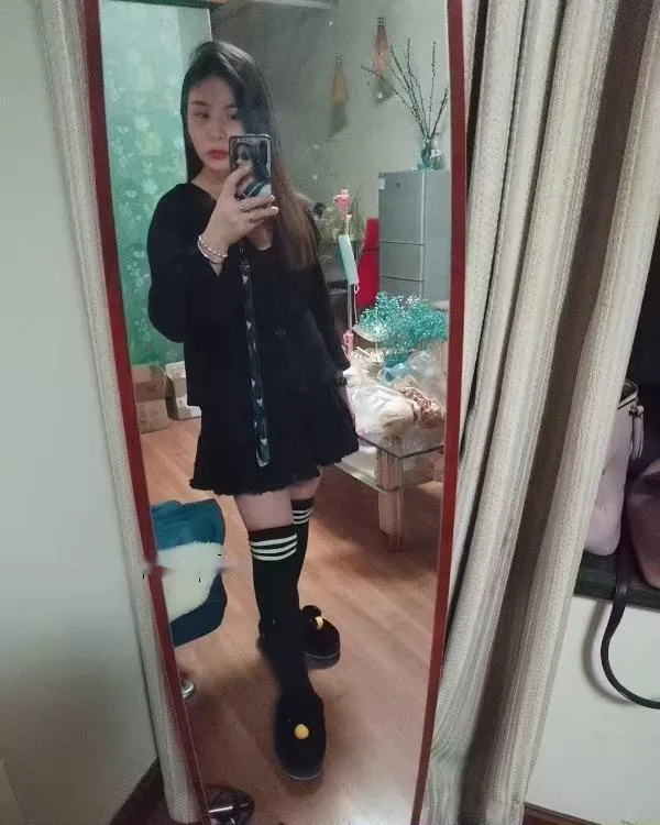 汉口火车站小女人
