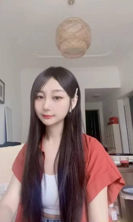 零零后嫩妹子