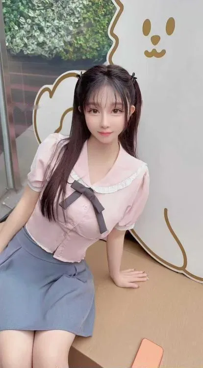 反差D奶小柳岩