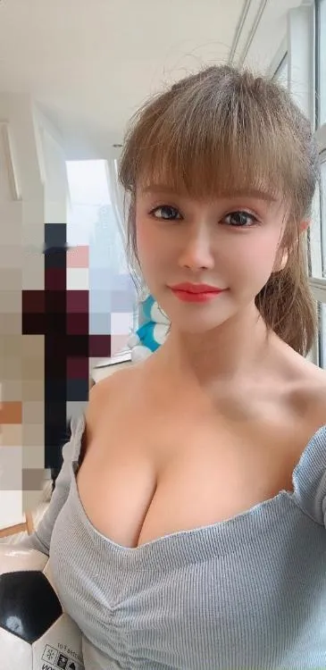 爱深喉的小骚妇