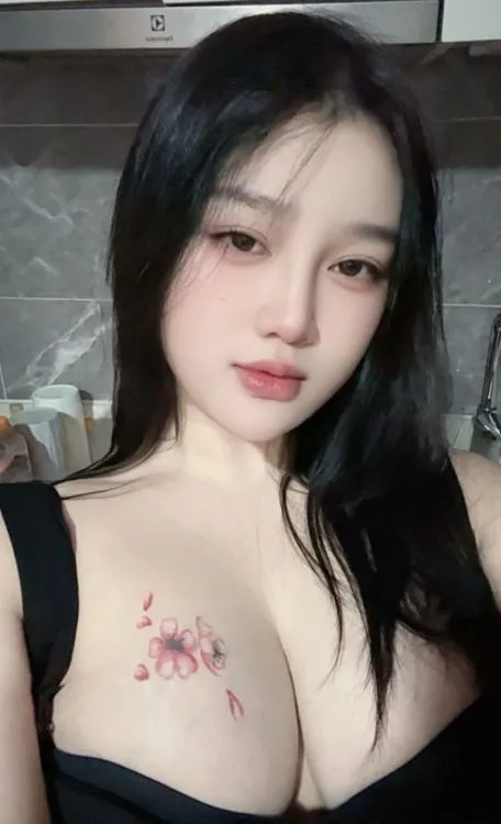 大胸嫩妹