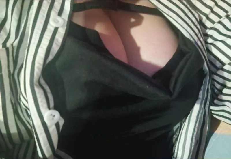 西塔微胖妹儿