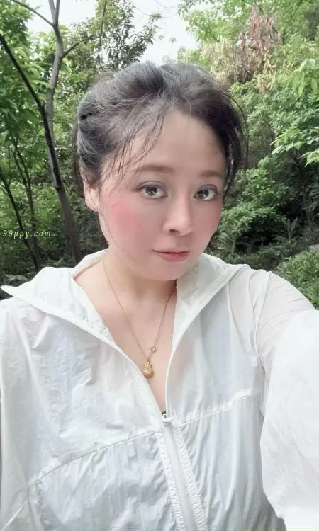 上梅林大奶重庆妹子