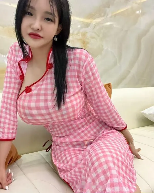 旗袍肉臀女友佳妮