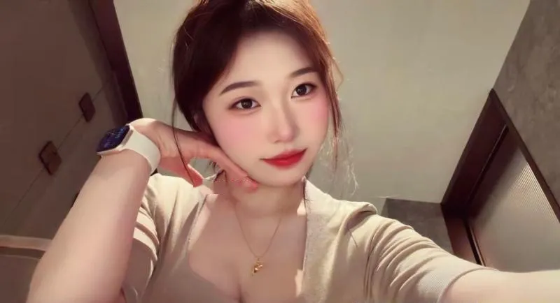 丰满零零后小妹