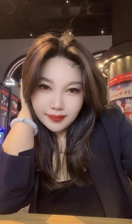 欲求不满的性大骚娘们