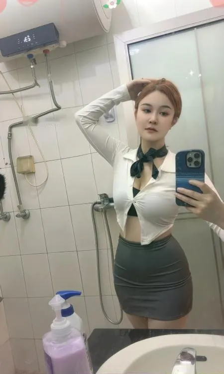 反差制服小骚货