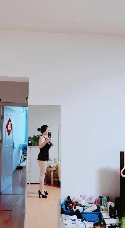 大奶激情潮喷水妞