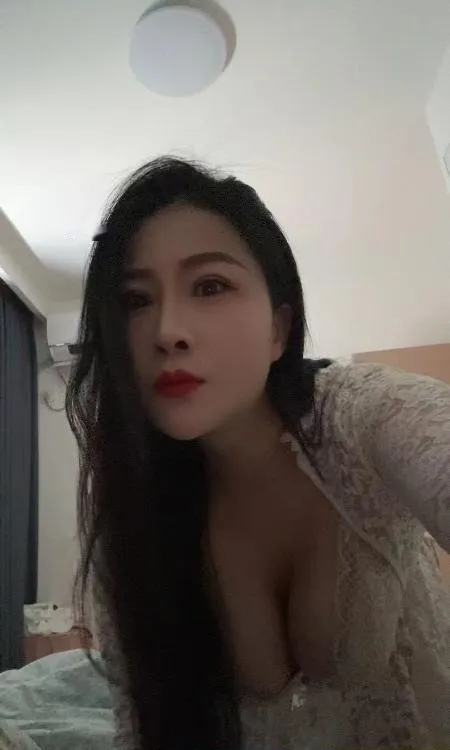 体验胸器美女