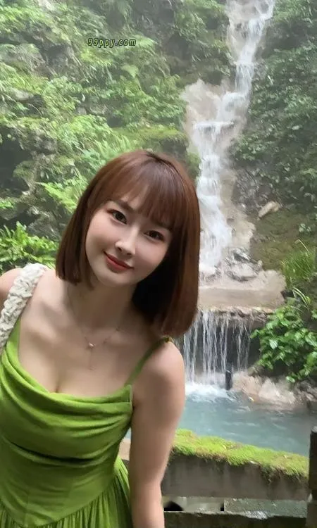 兼职美女小妮