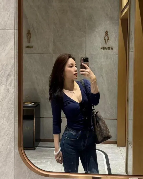 口爆美乳翘臀御姐